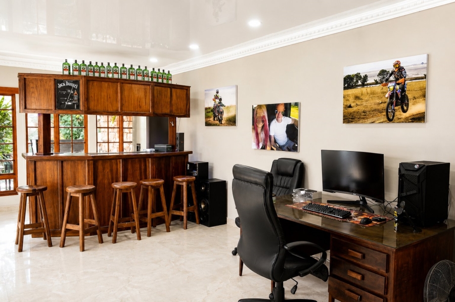 5 Bedroom Property for Sale in Wilkoppies North West